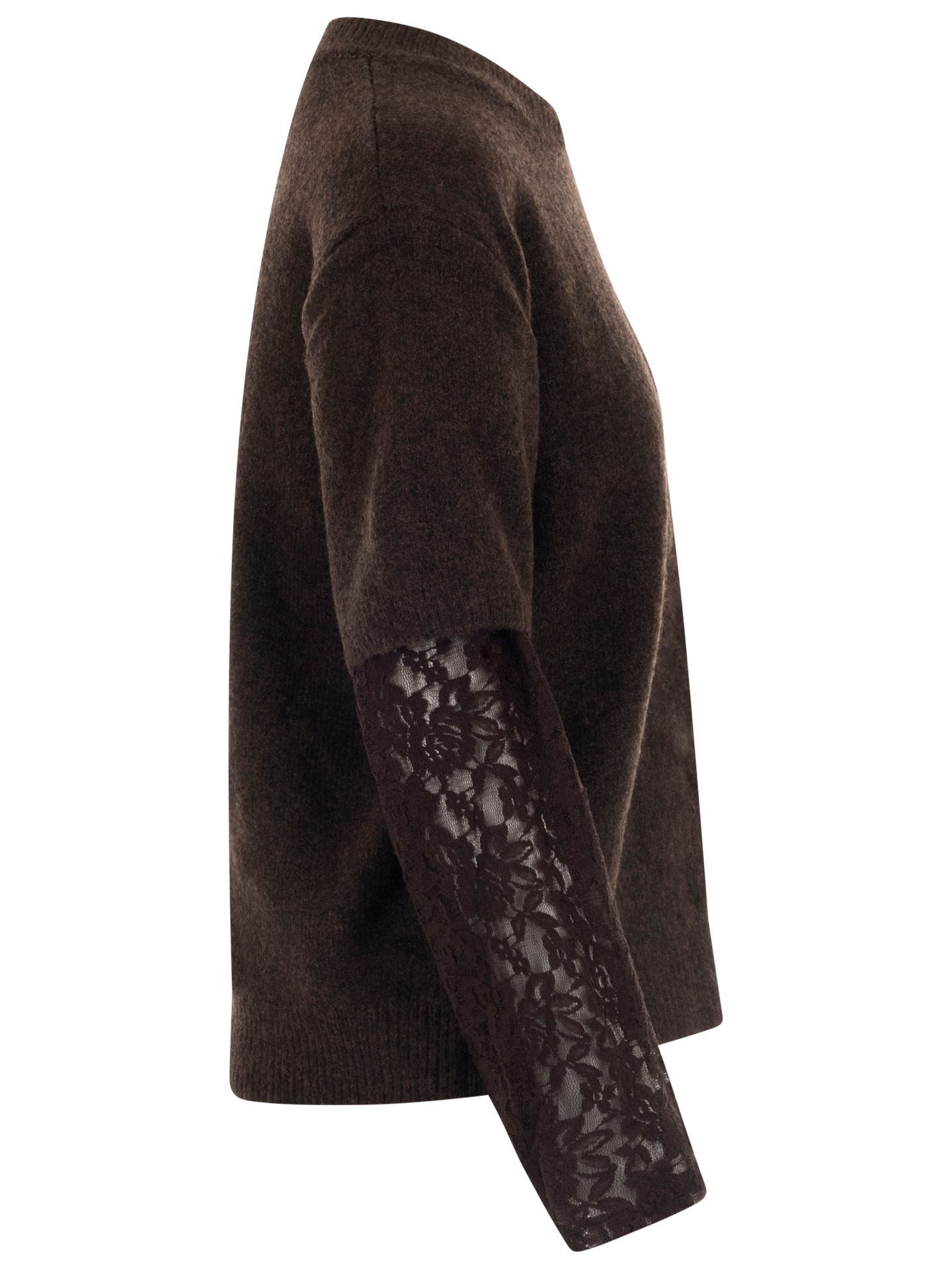 By Clara Trui Nikki Bruin 00083312-5800