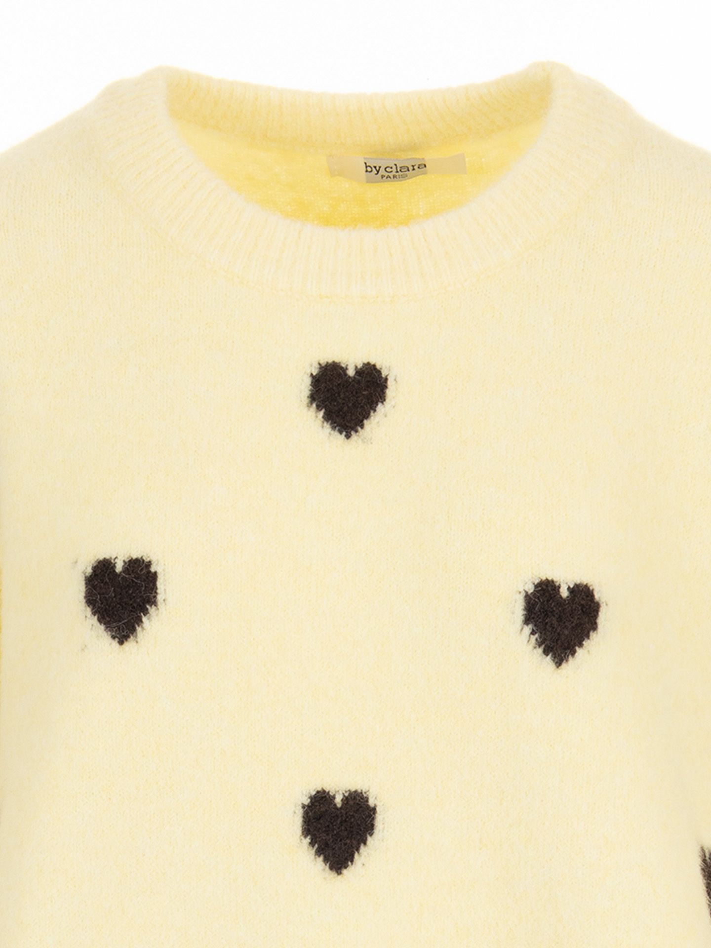 By Clara Trui Danique Geel 00083705-2800