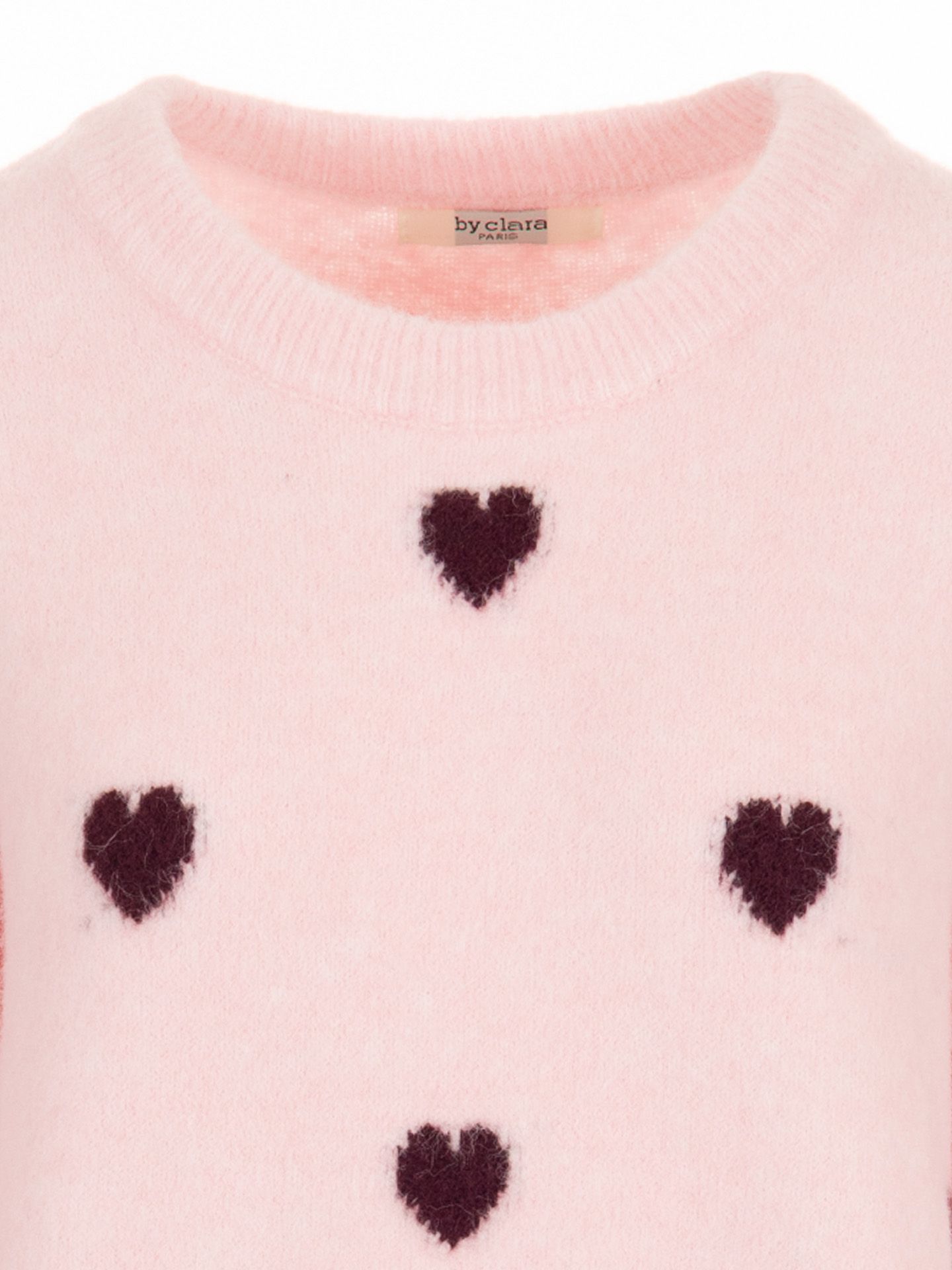 By Clara Trui Danique Roze 00083705-3900