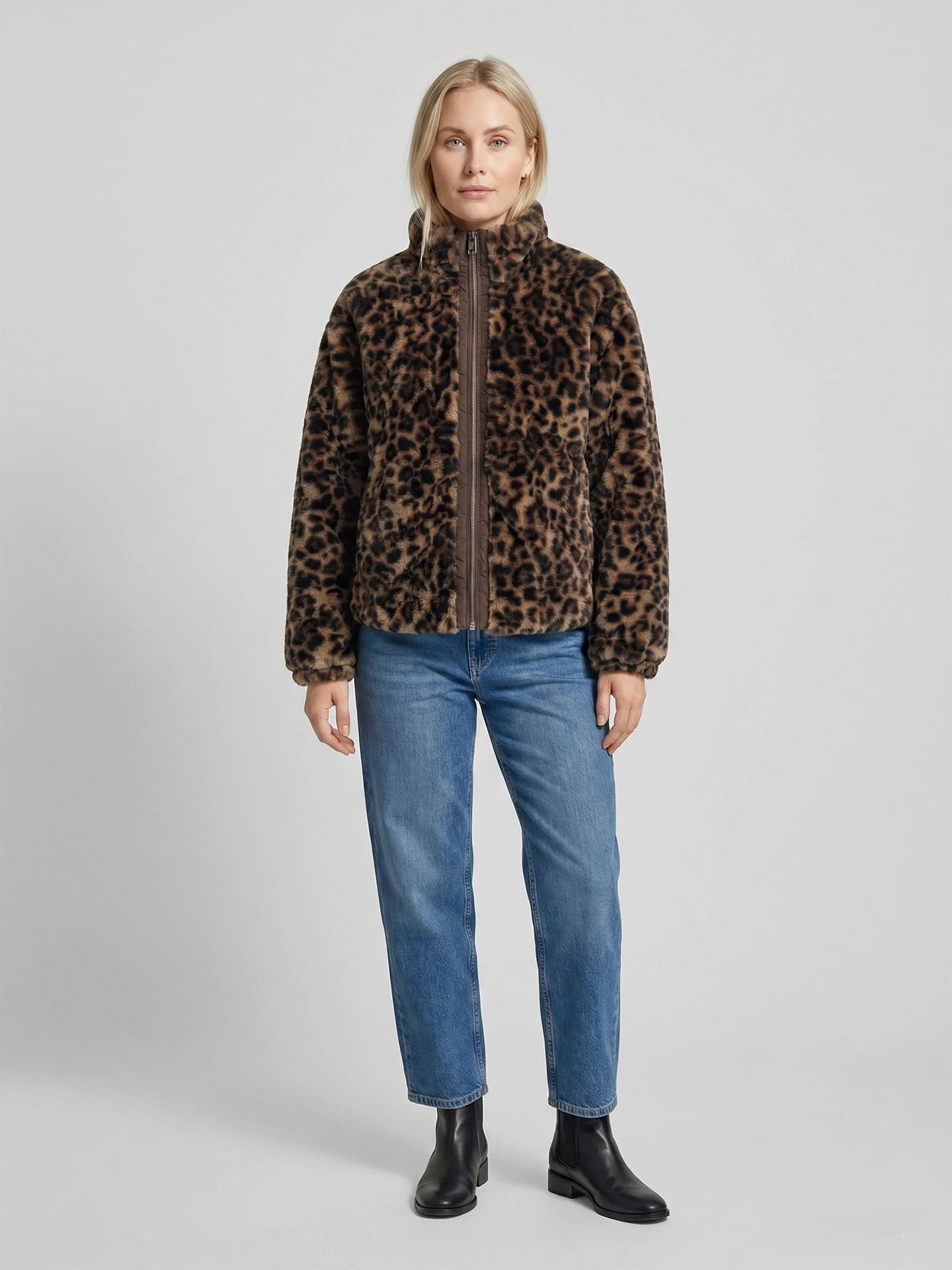 Covered Jack Chloe Bruin 00083787-5800