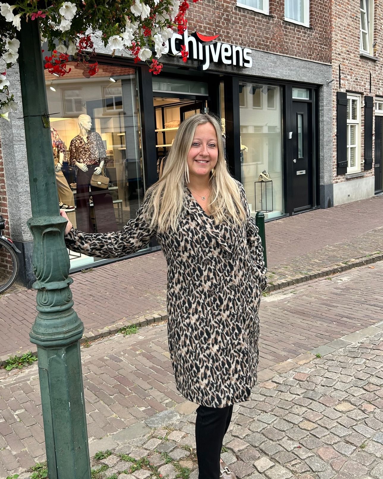Shop nu jouw favoriete jas! Online en in al onze 15 winkels.❤
#jassen #seizoen #najaar #fashion #schijvensmode #nieuwecollectie #shoppen #ootd #happysunday #outfit #inspiratie Shop nu jouw favoriete jas! Online en in al onze 15 winkels.❤
#jassen #seizoen #najaar #fashion #schijvensmode #nieuwecollectie #shoppen #ootd #happysunday #outfit #inspiratie