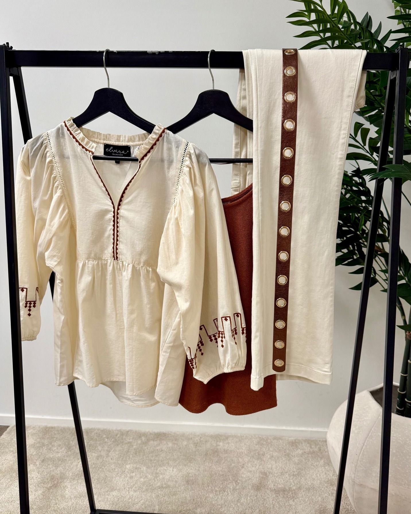 Wauw! Deze bohemian blouse met zijn sierlijke borduursels is prachtig! 🫶✨
#looks #like #viral #style #styleit #love #loveit #smile #elvira #fashion #lente #voorjaar #collectie #outfitstyle #fyp #ootd #outfitinspiration #whattowear #shop #winkelen #collectie #outfitoftheday #details #schijvens #blouse #wearit Wauw! Deze bohemian blouse met zijn sierlijke borduursels is prachtig! 🫶✨
#looks #like #viral #style #styleit #love #loveit #smile #elvira #fashion #lente #voorjaar #collectie #outfitstyle #fyp #ootd #outfitinspiration #whattowear #shop #winkelen #collectie #outfitoftheday #details #schijvens #blouse #wearit